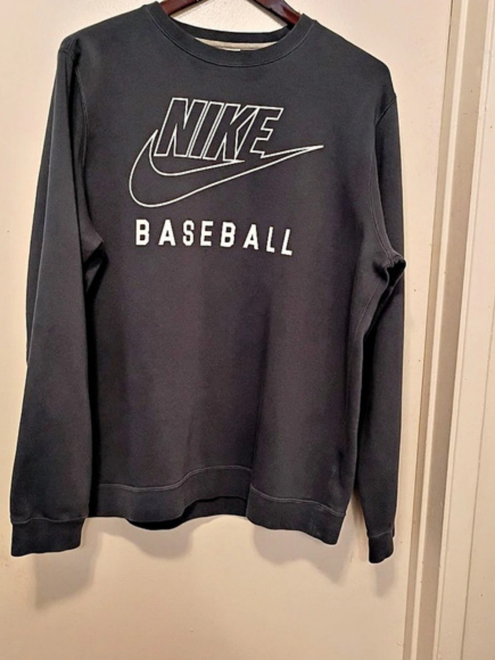 Nike Swoosh Baseball Graphic Sweatshirt Black Large Long Sleeve